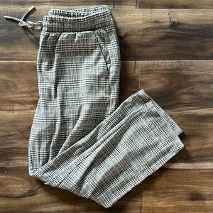 Patterned pull on pants.